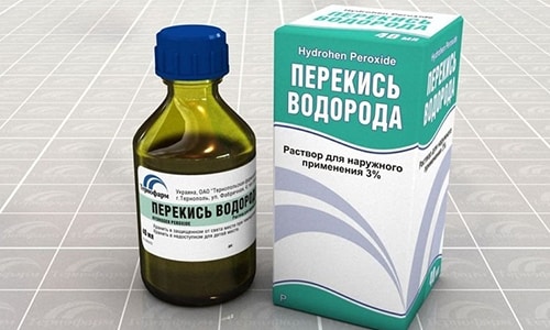 Перекись водорода применяется при стоматитах и ангине в качестве средства для промываний и полосканий